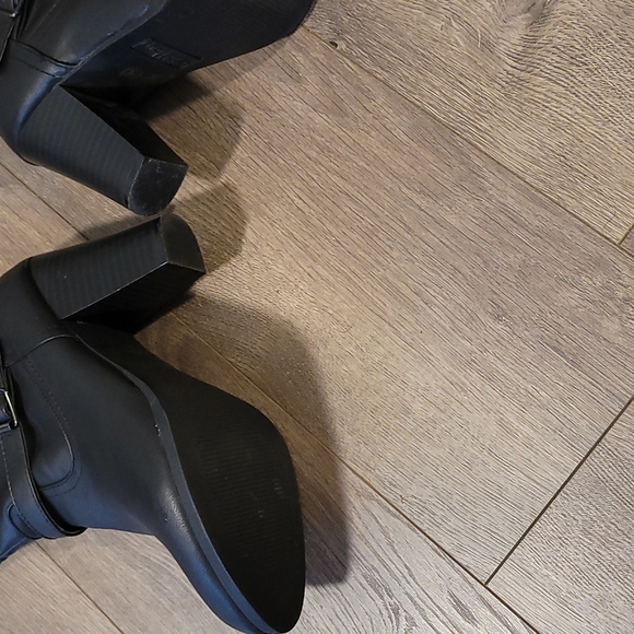 Boots - Picture 5 of 5